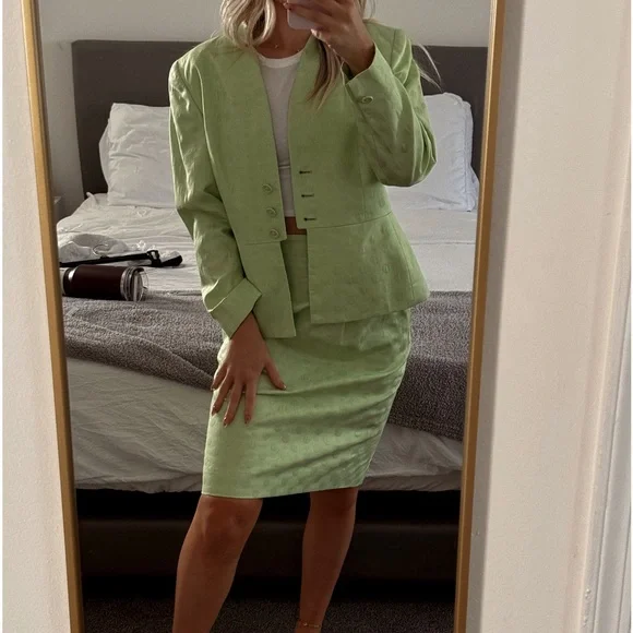 Dior Pastel Green Blazer and Skirt Ensemble - Picture 2 of 11